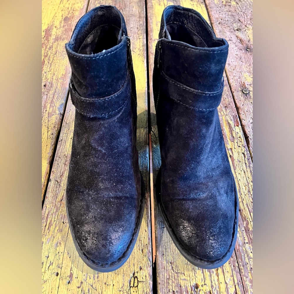 Born black leather boots